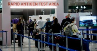 Copertina di Covid, l’Italia tampona i cinesi. L’Agenzia Ue: “Non ha senso”