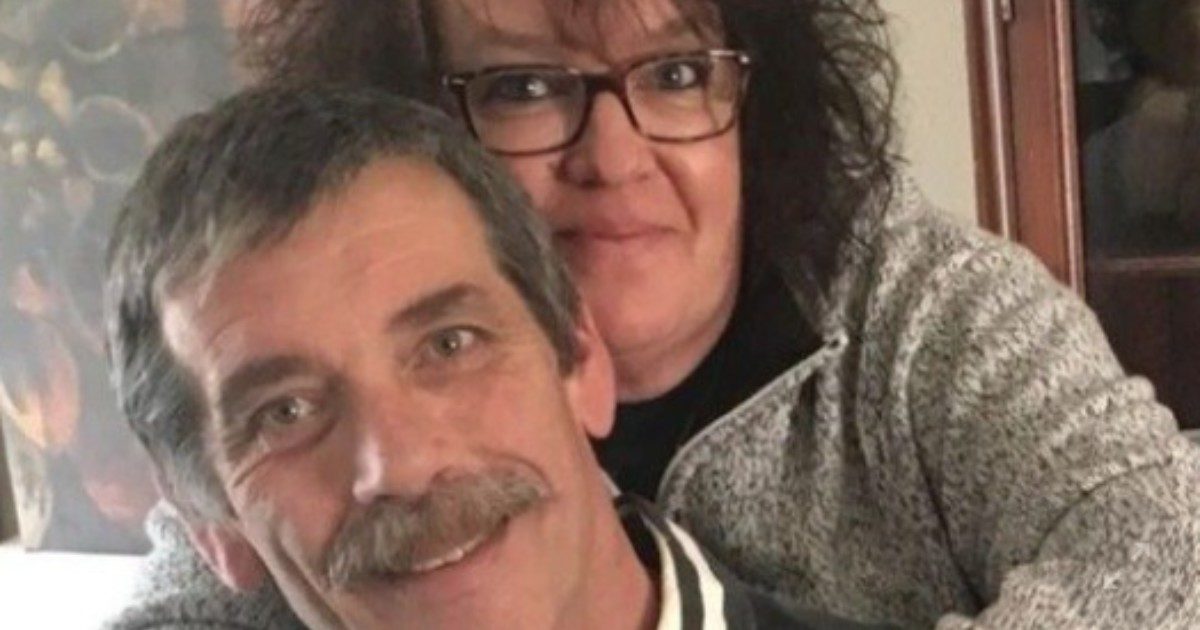 Marito e moglie si ammalano di cancro e muoiono a 10 ore di distanza: le parole dei figli
