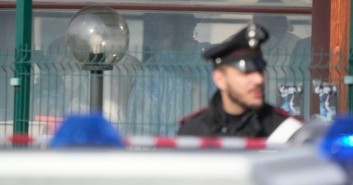 Napoli, agguato a Ponticelli: uomo crivellato di colpi nella sua auto. Indagano i carabinieri