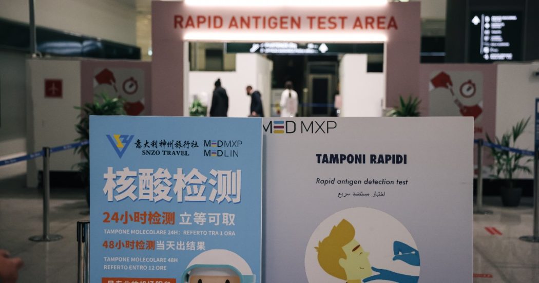 Covid: in Spagna, Francia e Uk obbligo di tampone negativo o vaccino per chi arriva dalla Cina. Test anche in Israele