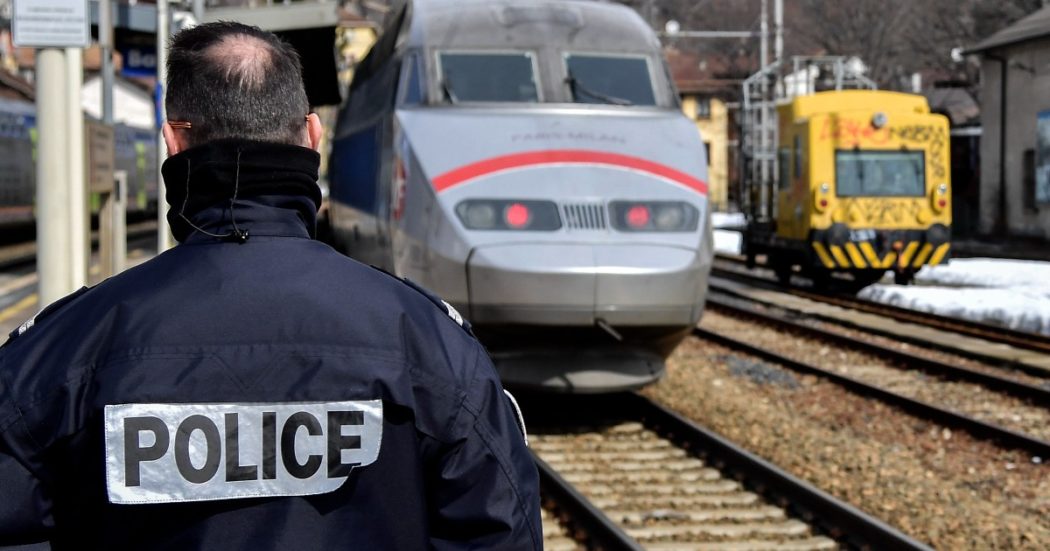 Parigi, gridavano “facciamo saltare tutto”. Due arresti per “apologia del terrorismo” alla Gare Montparnasse
