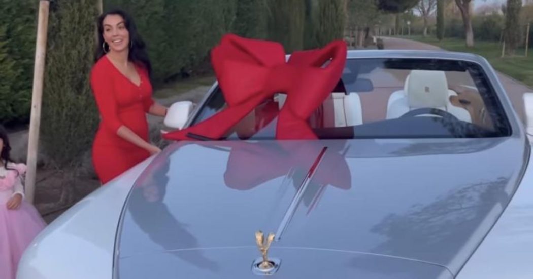Georgina Rodriguez attaccata per il suo costoso regalo di Natale a Cristiano Ronaldo: “Questo tipo di atteggiamento è la pornografia più cruda”