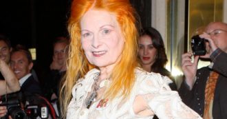 Copertina di Morta Vivienne Westwood, una delle donne più influenti della moda e del costume. Addio alla ‘Regina punk” d’Inghilterra