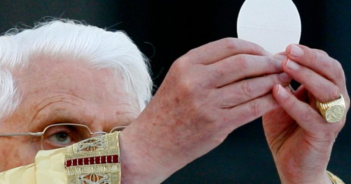 Ratzinger, il suo testamento spirituale: dal “vi prego, non lasciatevi distogliere dalla fede” alla riflessione sul rapporto con la scienza