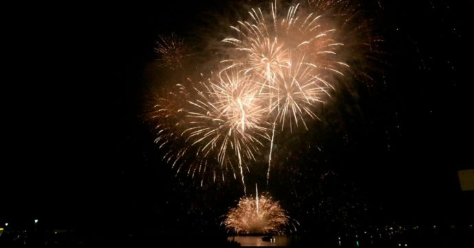 Fuoco d’artificio fuori controllo, mamma e figlia di 6 anni ferite ad Andora