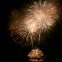 Copertina di Fuoco d’artificio fuori controllo, mamma e figlia di 6 anni ferite ad Andora