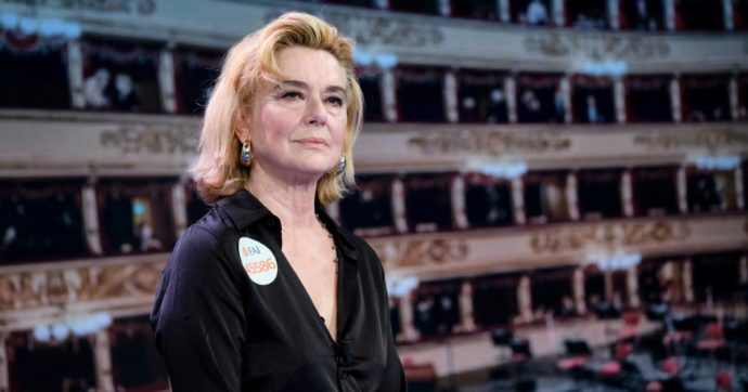Monica Guerritore: “Circoli chiusi e piazze deserte: oggi a riunire il popolo resta il teatro”
