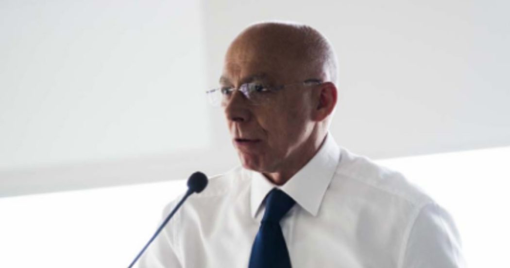 Pisa, a Peccioli tensione in Consiglio comunale durante il dibattito sulla fusione con Lajatico: “Il sindaco mi ha preso per il collo”