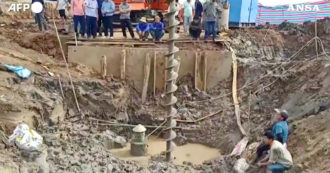 Copertina di Bambino cade in un pozzo profondo 35 metri: le operazioni di soccorso in Vietnam – Video