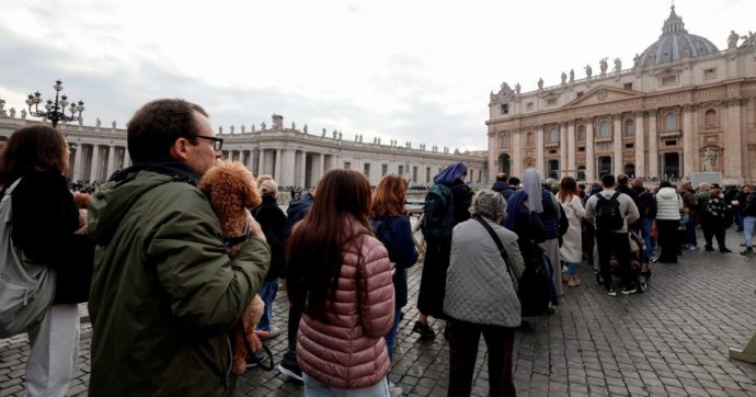 Copertina di Benedetto XVI, 135mila fedeli in due giorni