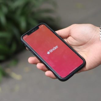 Copertina di Incontri online, i gruppi per sputtanare i violenti