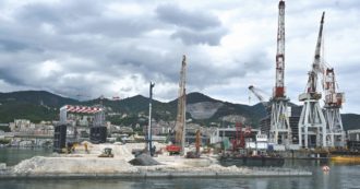 Copertina di Incidente sul lavoro nel porto di Genova: amputate le gambe a un operaio di 41 anni. È in prognosi riservata al San Martino