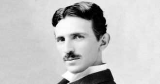 Copertina di Nikola Tesla e la sua fama di supereroe della Scienza ostacolato dai poteri forti