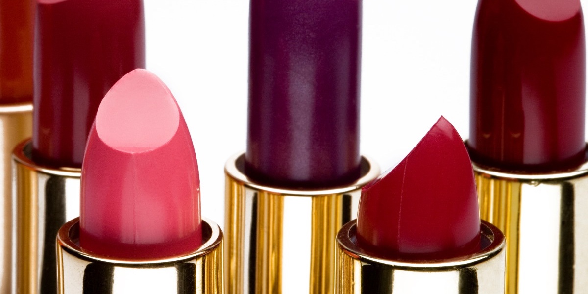In Germania è boom di vendita di rossetti: cos’è il “lipstick effect” e perché spaventa