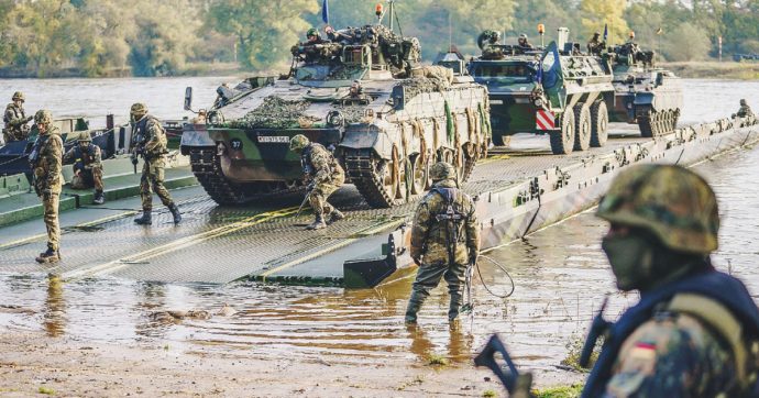 Ucraina, blindati da Francia e Usa. Ma Zelensky chiede i carri armati