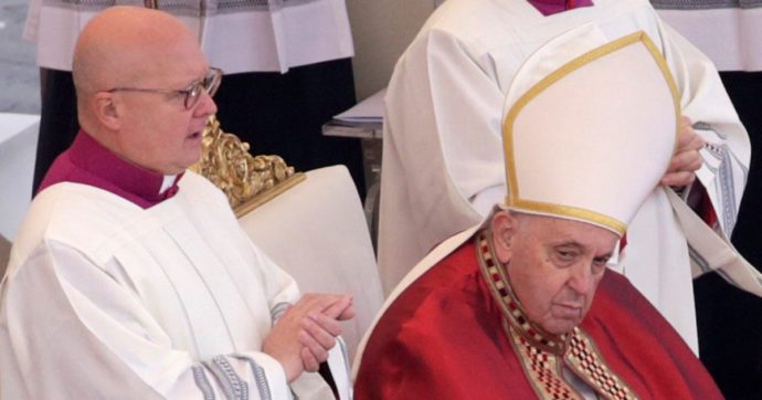 Francesco, 2 nuovi organi per vigilare su finanze e abusi