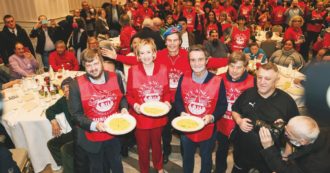 Copertina di L’epifania dei tre candidati: balli, risotti e foto ai nemici