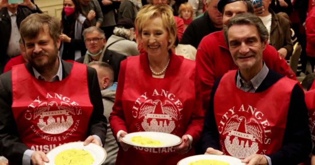 Lombardia, i tre candidati insieme al pranzo per i clochard. Majorino: “Serve confronto elettorale, non solo le foto. Ma Fontana non vuole”
