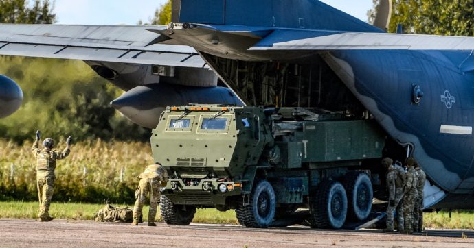 Ucraina, i Paesi Nato accelerano su nuove armi a Kiev. La richiesta degli Stati Uniti all’Italia: “Mandate lo scudo anti-missile”