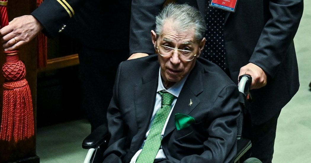 Regionali Lombardia, mollano Letizia Moratti e si offrono ad Attilio Fontana, che però non li vuole: la tragicomica strategia dei bossiani