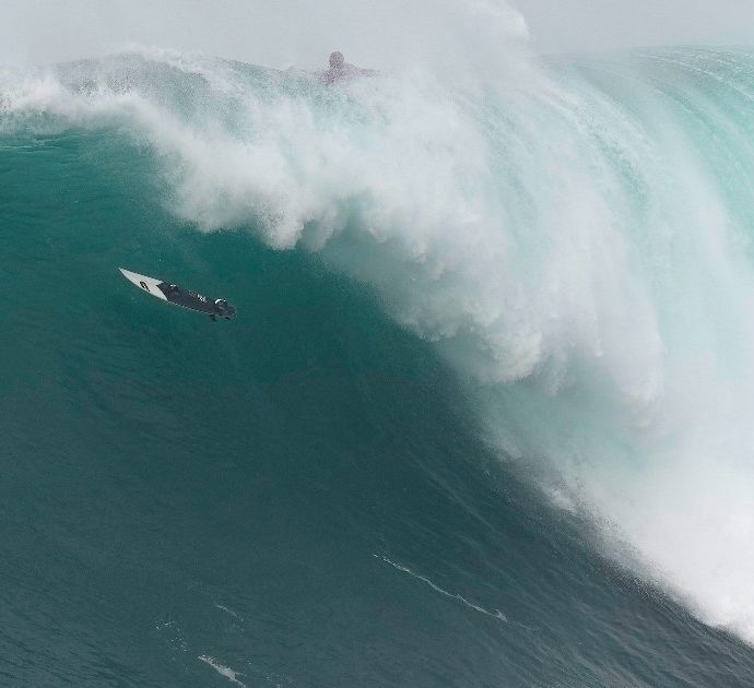 Morto Márcio Freire, il surfista travolto e ucciso da un’onda gigante in Portogallo: inutili i tentativi di soccorso