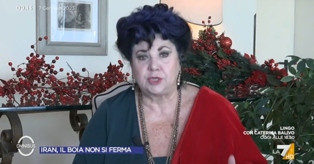 Marisa Laurito a La7: “Mobilitiamoci tutti per l’Iran. Perché il Papa parla dell’Ucraina e mai di quello che sta accadendo in quel paese?”