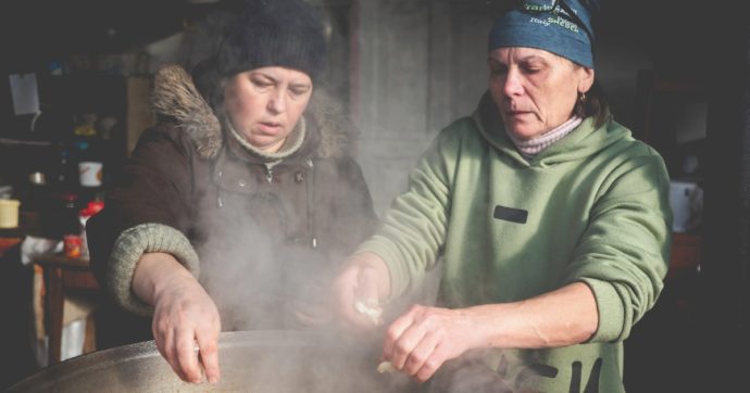 Kiev non porta cibo al fronte, alla zuppa ci pensa la babushka