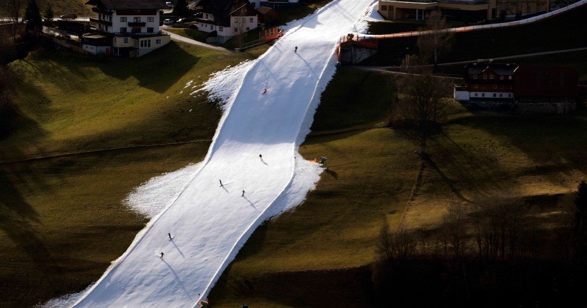 Perché la mancanza di neve non riguarda solo lo sci. “Si rischia un altro anno di siccità. La politica pensi a come possiamo risparmiare acqua”