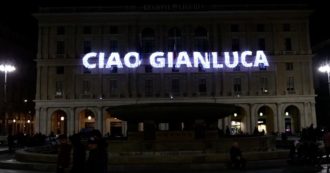 Copertina di Gianluca Vialli, l’omaggio della Regione Liguria sulla facciata del palazzo di piazza De Ferrari