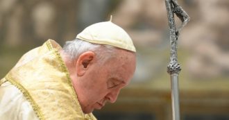 Copertina di Angelus, Papa Francesco e la risposta indiretta a padre Georg: “Chiacchiericcio è arma letale”