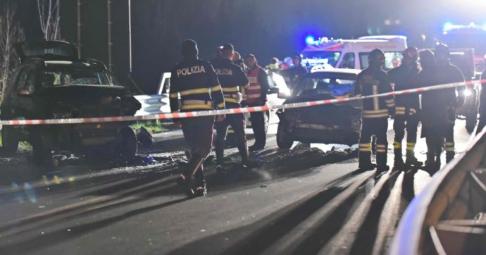 Incidente stradale sulla Andria-Trani: morti due 20enni, altri 7 feriti. Due vittime a Napoli
