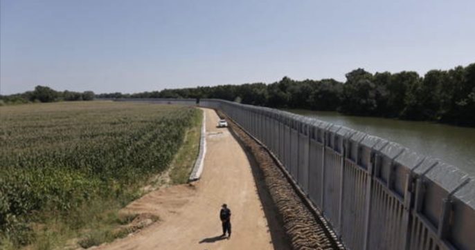 Migranti, raddoppia lo scudo greco al confine turco sul fiume Evros. Si parte con 100 milioni stanziati per i primi 35 chilometri