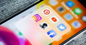 Copertina di Violenza in Rete, Lilia Giugni: “I social traggono profitto dalle interazioni sessiste”