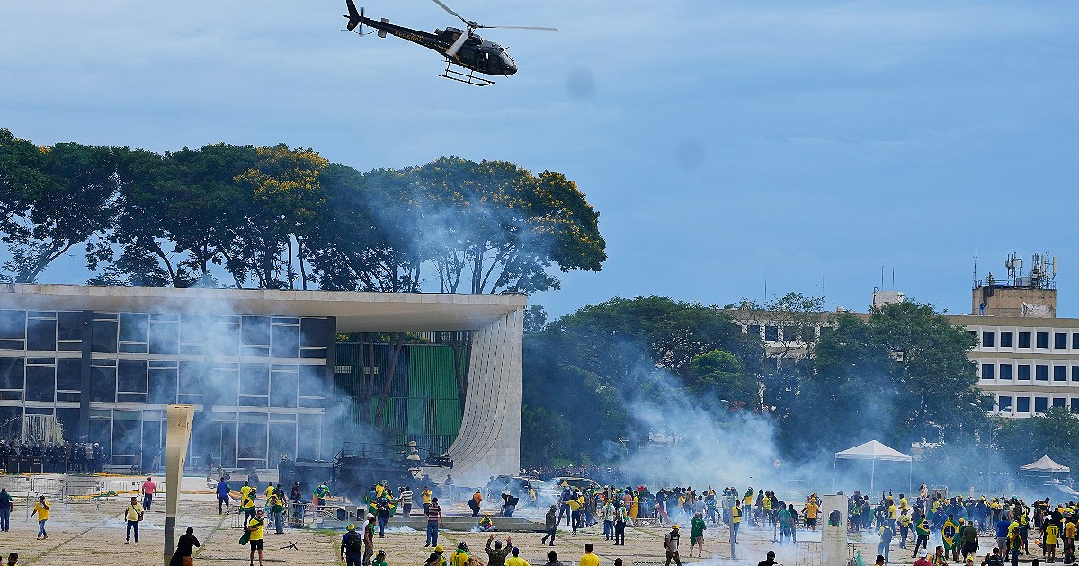 Brasil, assalto ao parlamento.  Polícia prende 1.200 torcedores de Bolsonaro.  Democracia americana: “Entregar o ex-presidente”