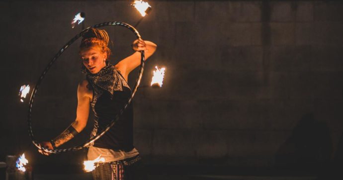 Copertina di Il circo, strada per la libertà: storie di donne che hanno varcato i tendoni