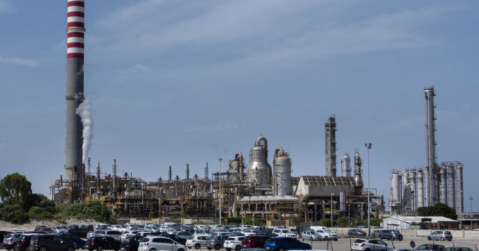 La raffineria siciliana Isab di Priolo ceduta dalla russa Lukoil al fondo cipriota Argus
