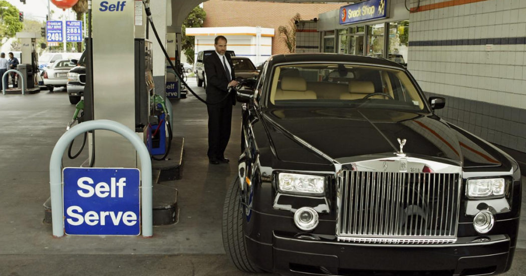 Rolls Royce da record nel 2022. In 119 anni di storia mai così tante vetture vendute (nonostante un prezzo medio di 500mila euro)