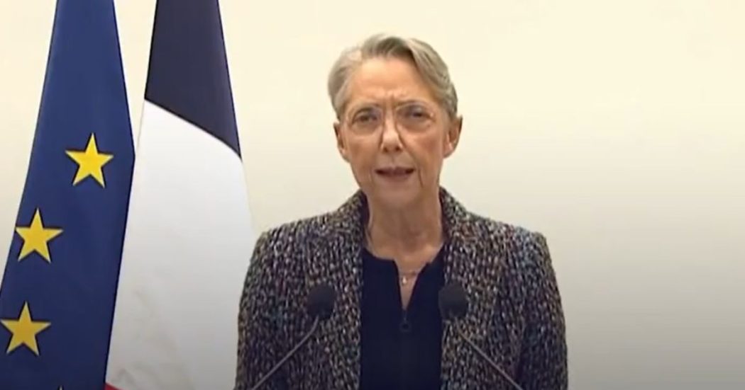 Francia, il governo va avanti sulla riforma delle pensioni: l’età salirà fino a 64 anni. Fine dei regimi speciali e minime rivalutate a 1200 euro