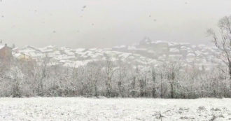 Copertina di Foggia, arriva la prima neve dell’anno: il borgo di Faeto completamente imbiancato – Video