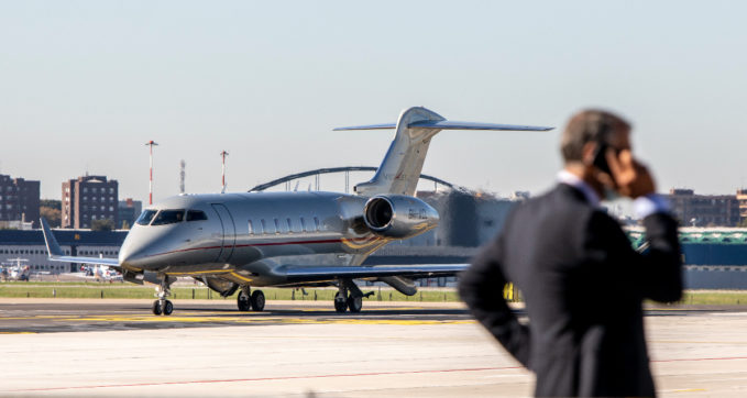 Jet privati e auto da milioni di euro, per il super lusso non esiste crisi. Fatturati in crescita anche nel 2022