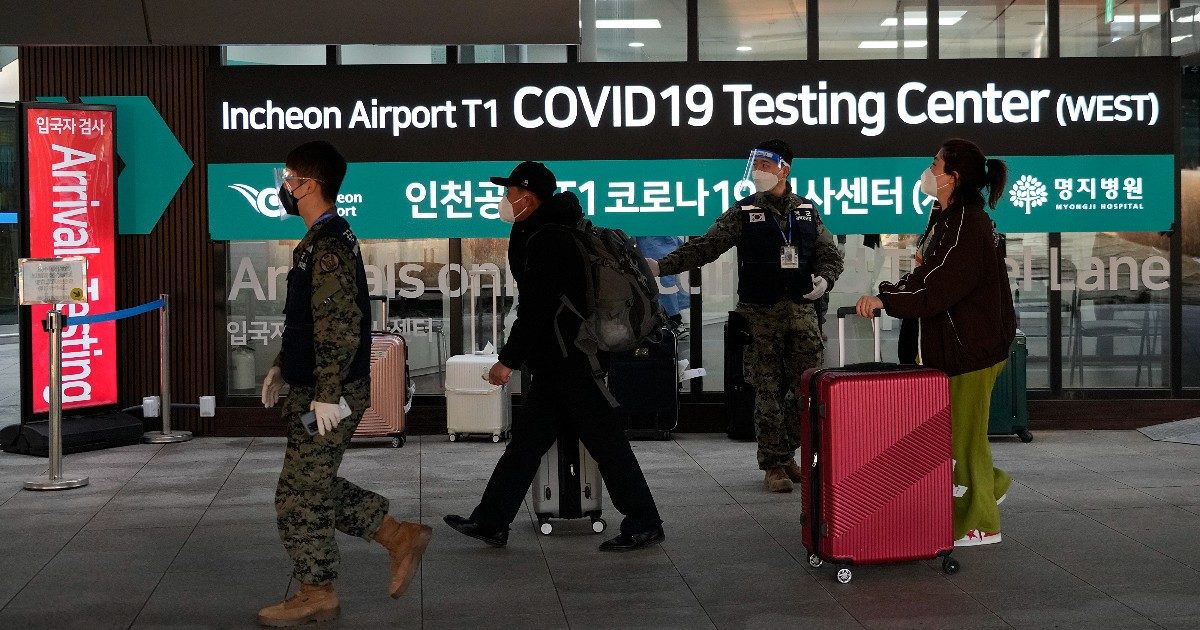 La Cina sfida il Covid per il Capodanno lunare: zero restrizioni durante la più grande migrazione dell’anno. E Pechino prepara le contromosse