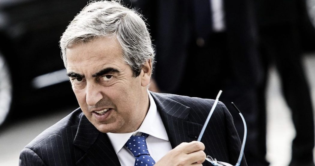 Concessioni balneari, Gasparri deposita un emendamento che rinvia di due anni le gare (alla faccia dell’Ue): “Basta esitazioni”