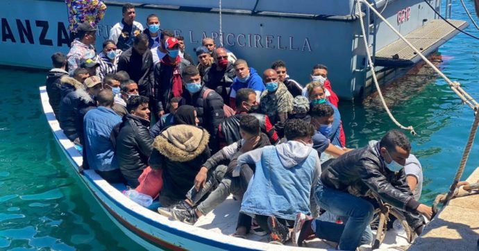 Migranti, il governo riesuma i decreti Salvini con gli emendamenti al dl Cutro: niente servizi di integrazione per i richiedenti