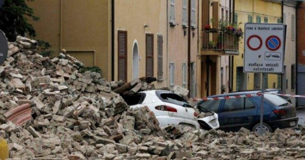 https://st.ilfattoquotidiano.it/wp-content/uploads/2023/01/10/terremoto-mantova-1050x551.jpg