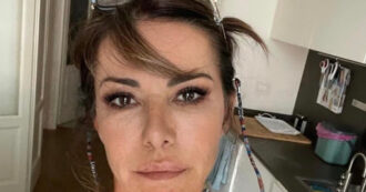 Copertina di Emanuela Folliero, tragedia sfiorata in casa. Le mani umide e la scossa, poi l’arrivo dell’ambulanza: “Ho urlato”