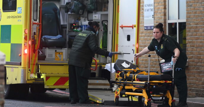 Regno Unito, un Paese in barella: la sanità dipende dal codice postale