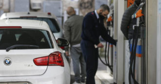Copertina di Prezzo carburanti alle stelle, gli italiani si affidano a self-service e app per risparmiare