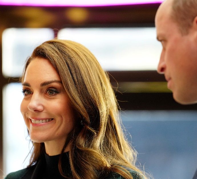 Il principe William parla di Kate Middleton dopo le polemiche sulla foto ritoccata: “Lei è l’artista di casa”