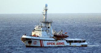 Copertina di Open Arms, Conte: “Salvini  fermava navi per consenso”