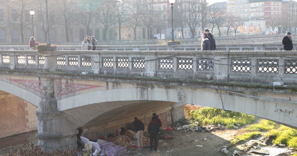 Oxfam: “La manovra Meloni aumenta le iniquità. Le risorse contro il caro energia? Da una tassa sugli extraprofitti estesa a farmaceutica e assicurazioni”